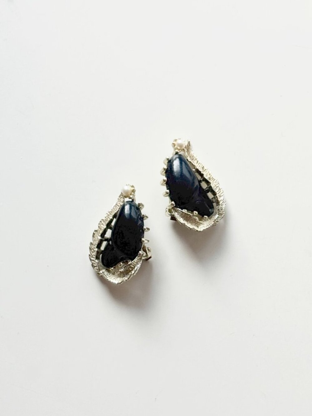 Vintage CORO Silver Tone Leaf Black Lucite Faux Pearl Clip On Earrings